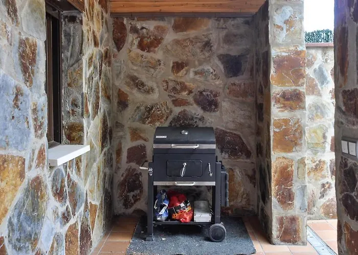 Acogedora Con Jardin Y Chimenea By Cabana Rentals