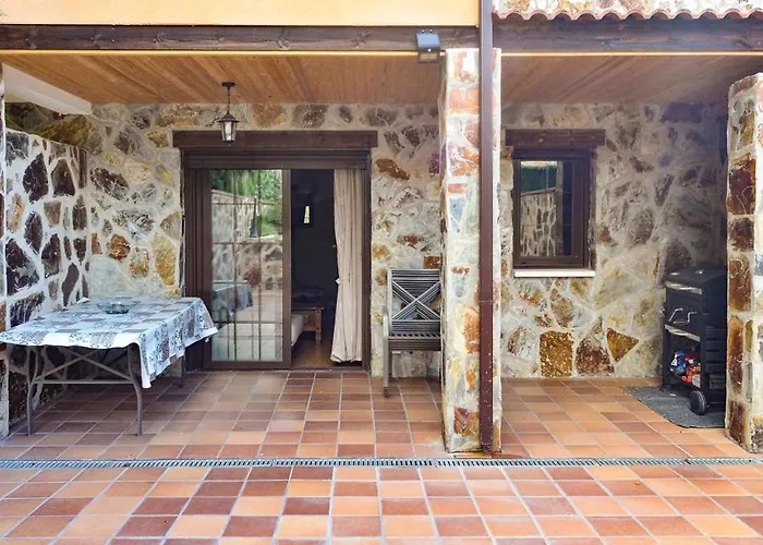 Acogedora Con Jardin Y Chimenea By Cabana Rentals