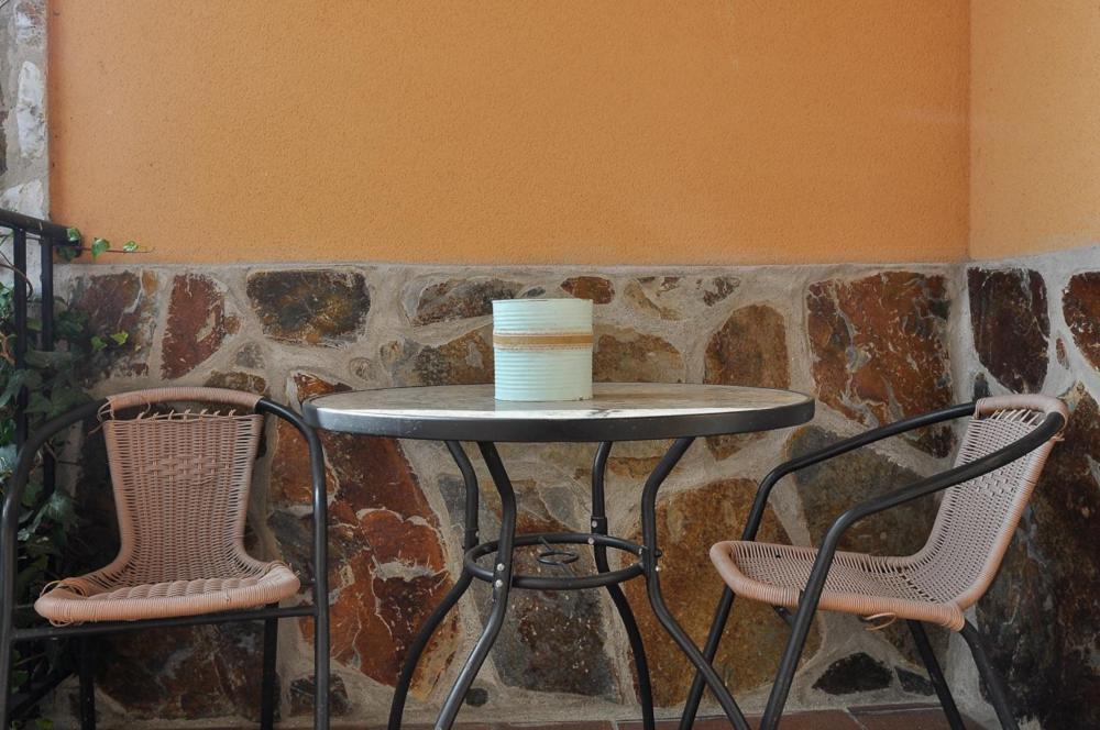 Acogedora Con Jardin Y Chimenea By *
